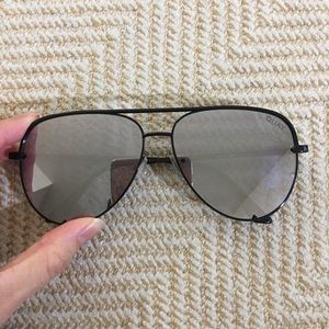🕶QUAY Australia Black Frame Aviator Sunglasses